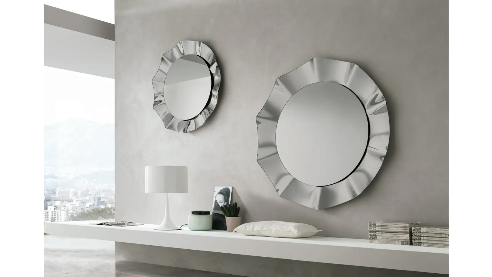 Specchio Osiride con cornice in vetro curvato di Target Point
