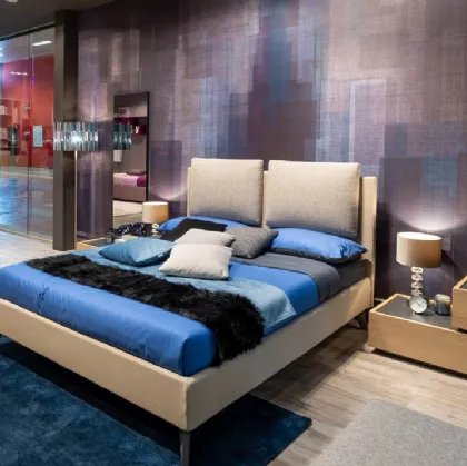 Letto matrimoniale M2208 in tessuto con testiera di Moretti Compact