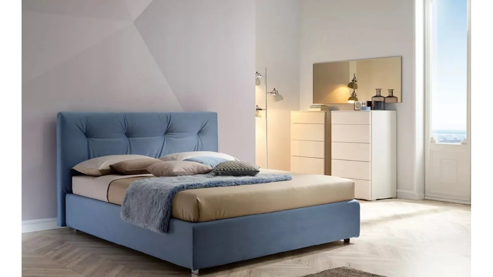 Letto in velluto con testiera imbottita e trapuntata SC220 di Moretti Compact