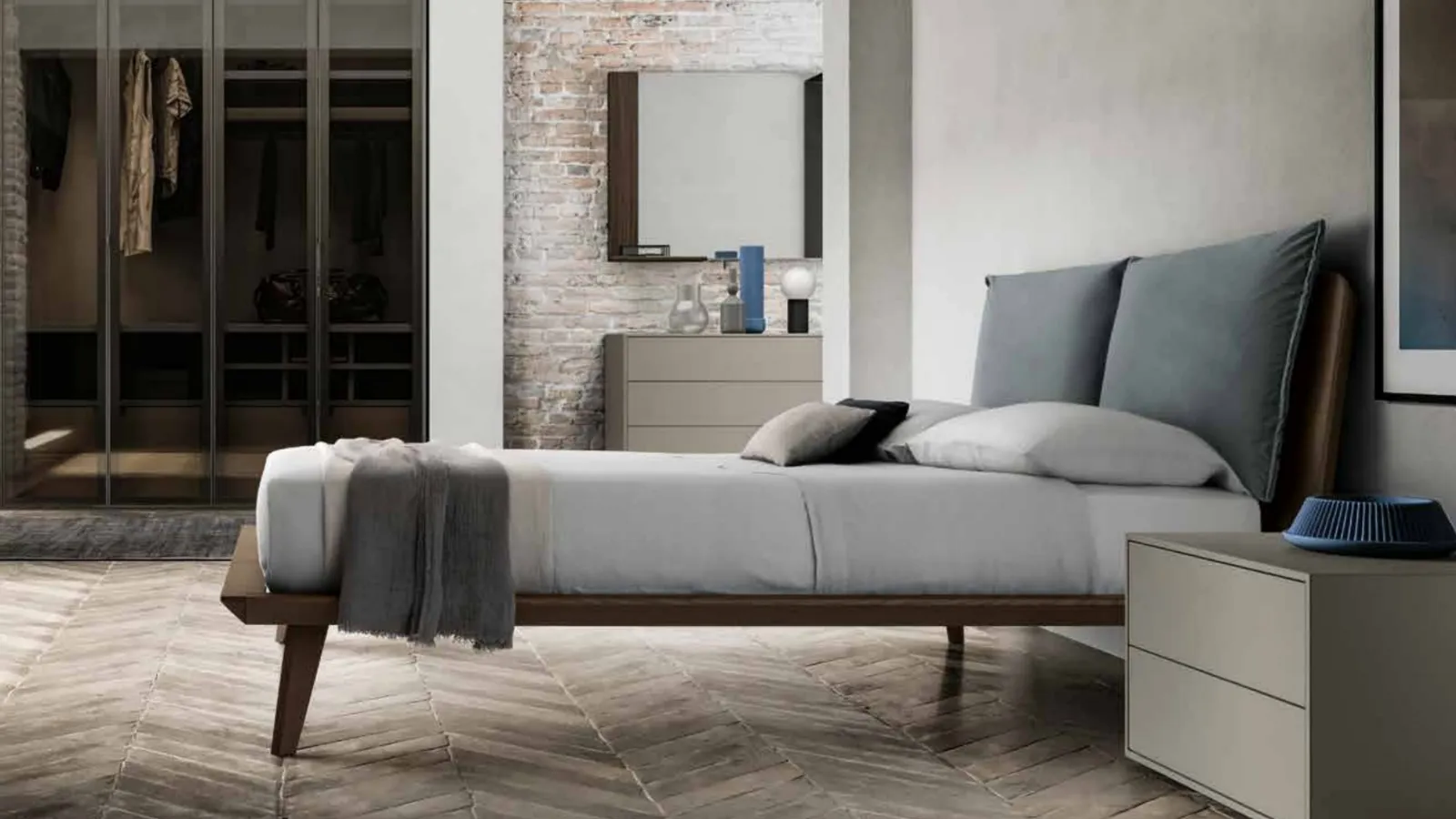 Letto in legno con testiera arricchita di un’imbottitura a due cuscini Talak di SantaLucia