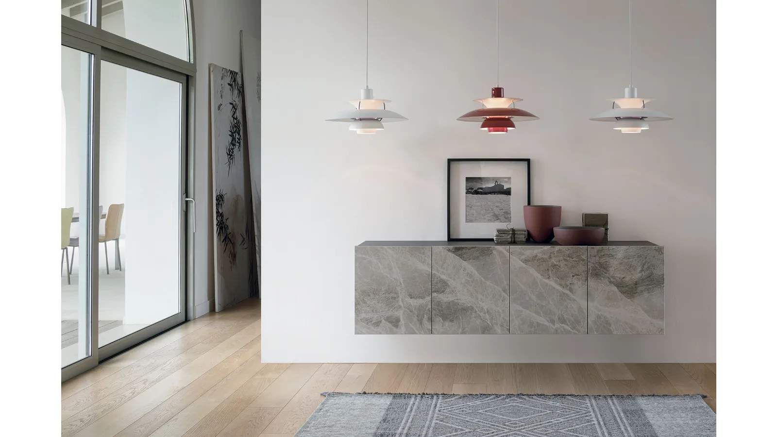 Madia sospesa Artemide in laminato con ante in gres porcellanato effetto marmo di Target Point