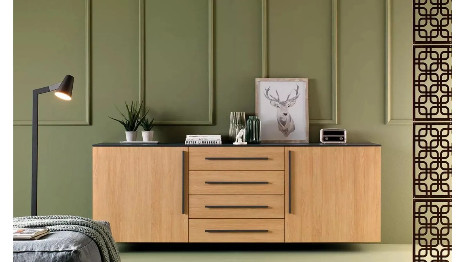 Madia dal design decorativo elegante con struttura laccata grafite LV203 di Moretti Compact
