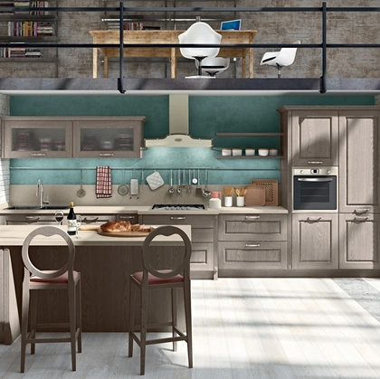 Cucina Classica con isola Maya in frassino finitura Visone di Atra Cucine