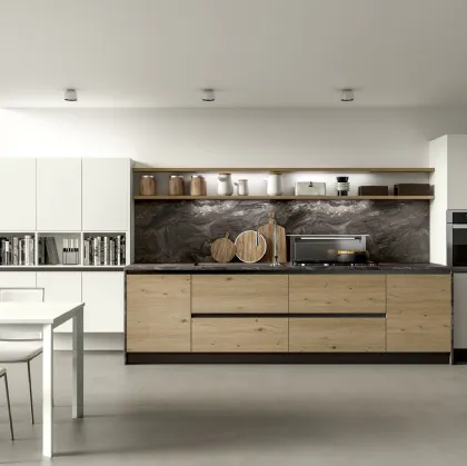 Cucina Moderna lineare Essenza in Rovere e laccato Bianco di Atra Cucine