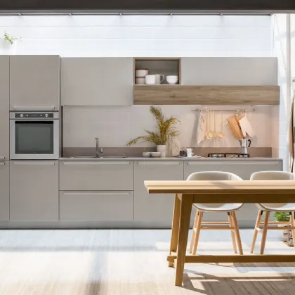 Cucina Moderna Start Time lineare in finitura Graffiato scuro e Play Rovere scuro di Veneta Cucine